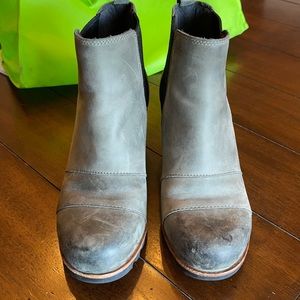 Sorel women’s ankle boots, grey, size 6.5